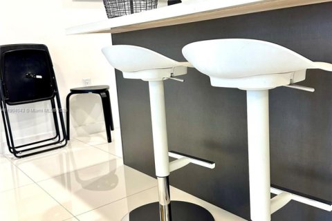 Снять в аренду кондоминиум в Дорал, Флорида 1 спальня, 71.07м2, № 1954846 - фото 9