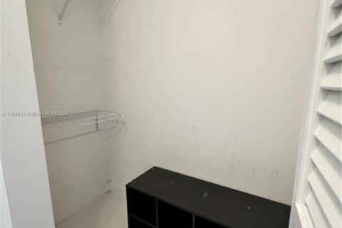 Снять в аренду кондоминиум в Дорал, Флорида 1 спальня, 71.07м2, № 1954846 - фото 23