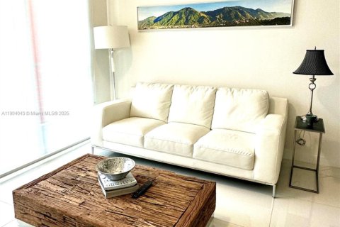 Снять в аренду кондоминиум в Дорал, Флорида 1 спальня, 71.07м2, № 1954846 - фото 2