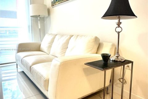 Снять в аренду кондоминиум в Дорал, Флорида 1 спальня, 71.07м2, № 1954846 - фото 1