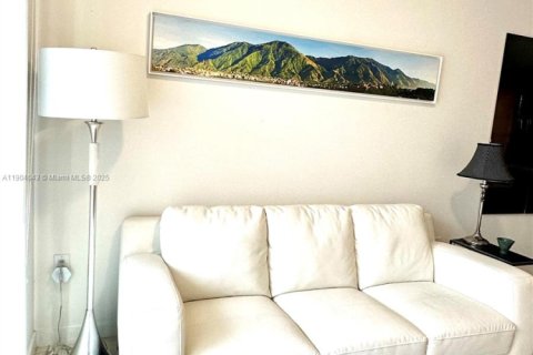 Снять в аренду кондоминиум в Дорал, Флорида 1 спальня, 71.07м2, № 1954846 - фото 3