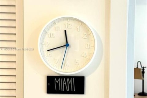 Снять в аренду кондоминиум в Дорал, Флорида 1 спальня, 71.07м2, № 1954846 - фото 8