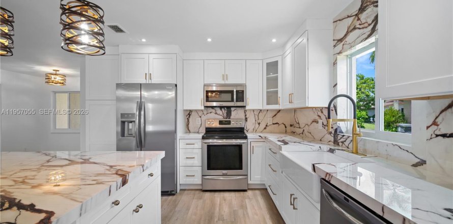 House in Delray Beach, Florida 2 bedrooms, 141.86 sq.m. № 2010820