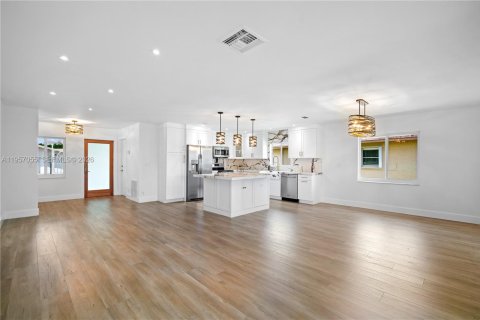 House in Delray Beach, Florida 2 bedrooms, 141.86 sq.m. № 2010820 - photo 16