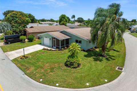 House in Delray Beach, Florida 2 bedrooms, 141.86 sq.m. № 2010820 - photo 4