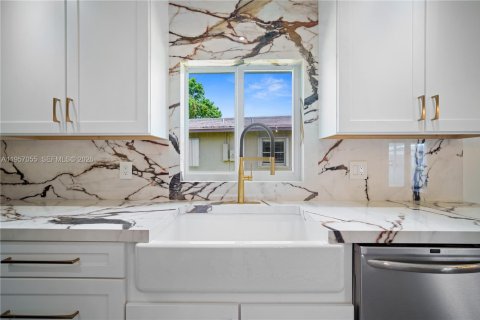 House in Delray Beach, Florida 2 bedrooms, 141.86 sq.m. № 2010820 - photo 14