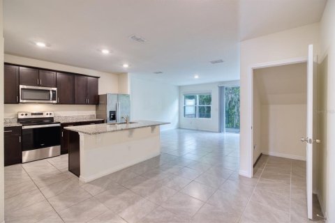 Townhouse in Port Orange, Florida 3 bedrooms, 150.87 sq.m. № 2396891 - photo 4