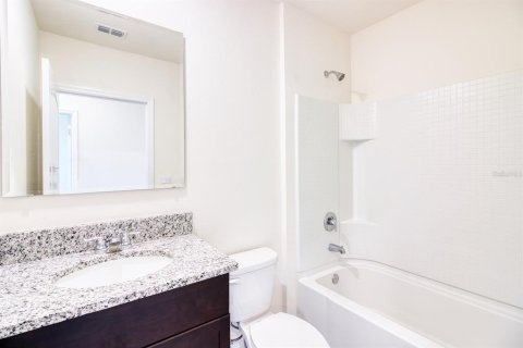 Townhouse in Port Orange, Florida 3 bedrooms, 150.87 sq.m. № 2396891 - photo 9