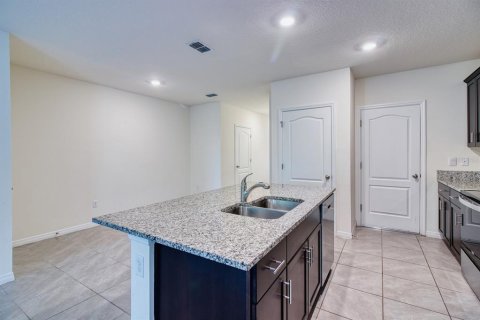 Townhouse in Port Orange, Florida 3 bedrooms, 150.87 sq.m. № 2396891 - photo 6