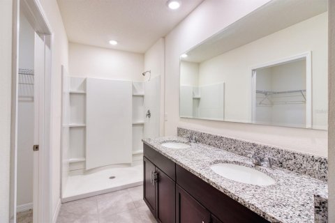 Townhouse in Port Orange, Florida 3 bedrooms, 150.87 sq.m. № 2396891 - photo 8