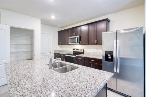Townhouse in Port Orange, Florida 3 bedrooms, 150.87 sq.m. № 2396891 - photo 5