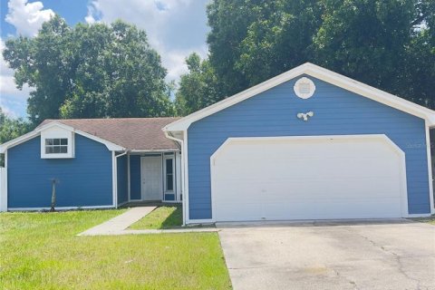 House in Winter Haven, Florida 3 bedrooms, 127.18 sq.m. № 2218231 - photo 4