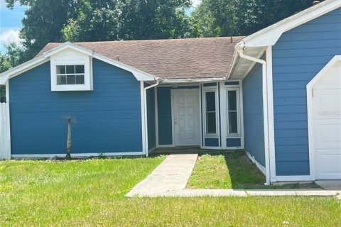House in Winter Haven, Florida 3 bedrooms, 127.18 sq.m. № 2218231 - photo 9