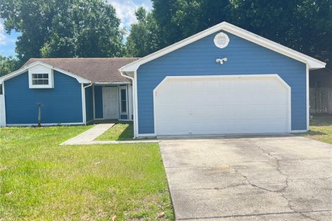 House in Winter Haven, Florida 3 bedrooms, 127.18 sq.m. № 2218231 - photo 5