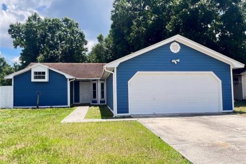 House in Winter Haven, Florida 3 bedrooms, 127.18 sq.m. № 2218231 - photo 3