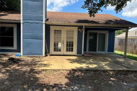 House in Winter Haven, Florida 3 bedrooms, 127.18 sq.m. № 2218231 - photo 22