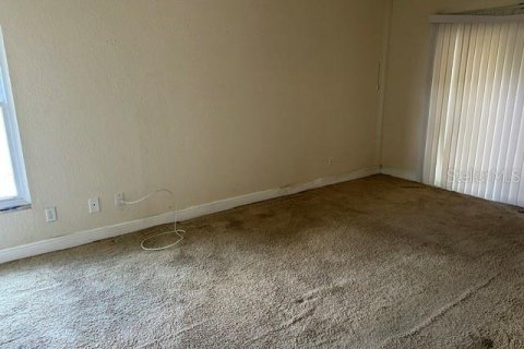 House in Winter Haven, Florida 3 bedrooms, 127.18 sq.m. № 2218231 - photo 13