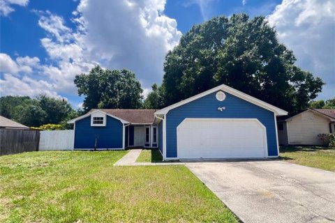 House in Winter Haven, Florida 3 bedrooms, 127.18 sq.m. № 2218231 - photo 2