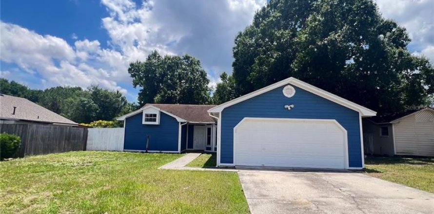 House in Winter Haven, Florida 3 bedrooms, 127.18 sq.m. № 2218231