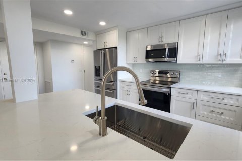 Снять в аренду кондоминиум в Делрей-Бич, Флорида 1 спальня, 70.42м2, № 1951272 - фото 1