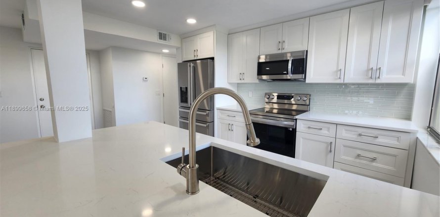 Кондоминиум с 1 спальней в Делрей-Бич, Флорида № 1951272