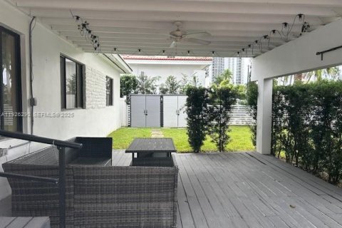 Casa en alquiler en Sunny Isles Beach, Florida, 3 dormitorios, 137.87 m2 № 2037906 - foto 5