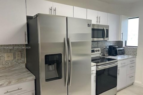 Casa en alquiler en Sunny Isles Beach, Florida, 3 dormitorios, 137.87 m2 № 2037906 - foto 14