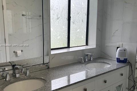 Casa en alquiler en Sunny Isles Beach, Florida, 3 dormitorios, 137.87 m2 № 2037906 - foto 18