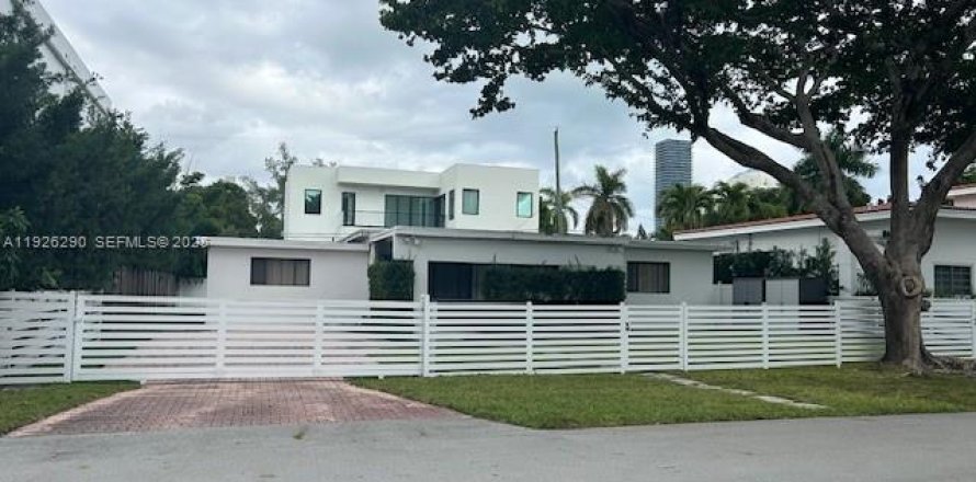 Casa en Sunny Isles Beach, Florida 3 dormitorios, 137.87 m2 № 2037906