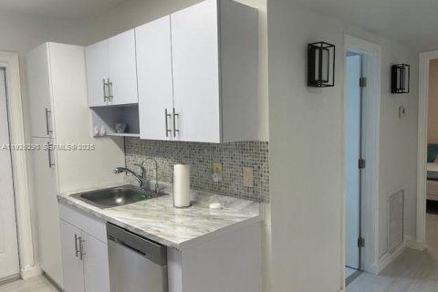 Casa en alquiler en Sunny Isles Beach, Florida, 3 dormitorios, 137.87 m2 № 2037906 - foto 15