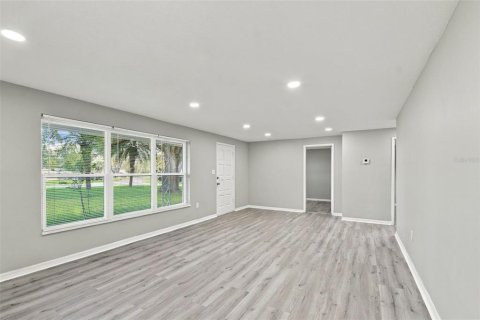 Villa ou maison à louer à Umatilla, Floride: 3 chambres, 142.14 m2 № 2431787 - photo 10