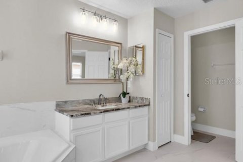 Villa ou maison à louer à Orlando, Floride: 5 chambres, 294.5 m2 № 2399448 - photo 18