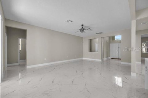 Villa ou maison à louer à Orlando, Floride: 5 chambres, 294.5 m2 № 2399448 - photo 19