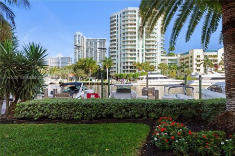Condo in Fort Lauderdale, Florida, 2 bedrooms  № 2001749 - photo 20
