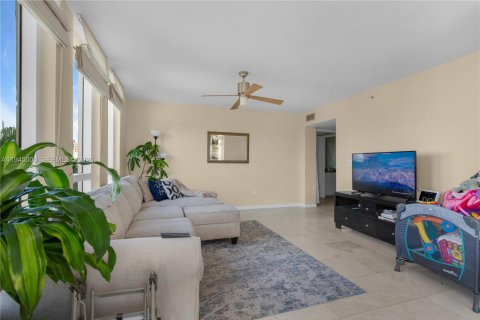 Condo in Fort Lauderdale, Florida, 2 bedrooms  № 2001749 - photo 28