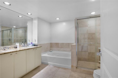 Condo in Fort Lauderdale, Florida, 2 bedrooms  № 2001749 - photo 4