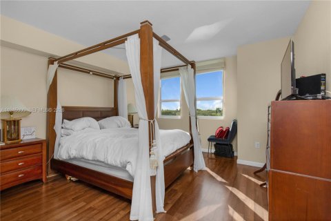 Condo in Fort Lauderdale, Florida, 2 bedrooms  № 2001749 - photo 2