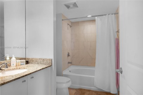 Condo in Fort Lauderdale, Florida, 2 bedrooms  № 2001749 - photo 8