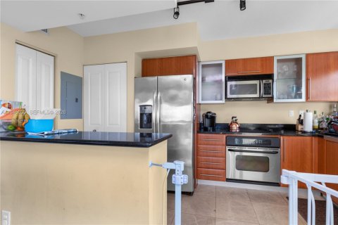 Condo in Fort Lauderdale, Florida, 2 bedrooms  № 2001749 - photo 29