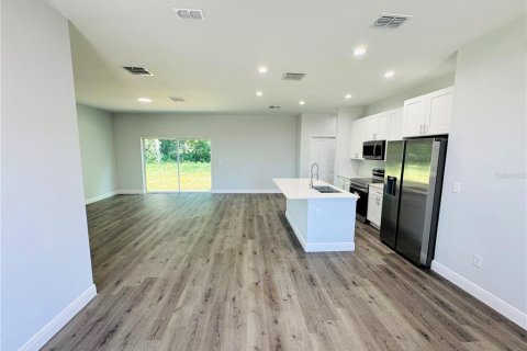 House in Ocala, Florida 4 bedrooms, 149.39 sq.m. № 1917422 - photo 2