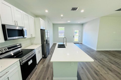 House in Ocala, Florida 4 bedrooms, 149.39 sq.m. № 1917422 - photo 3