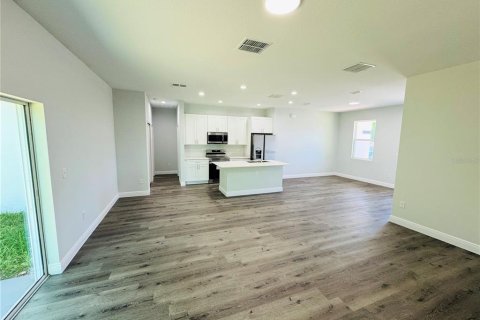 House in Ocala, Florida 4 bedrooms, 149.39 sq.m. № 1917422 - photo 4