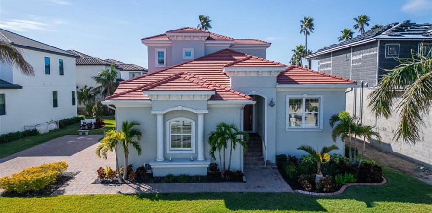 Villa ou maison à Apollo Beach, Floride 4 chambres, 287.72 m2 № 1548470