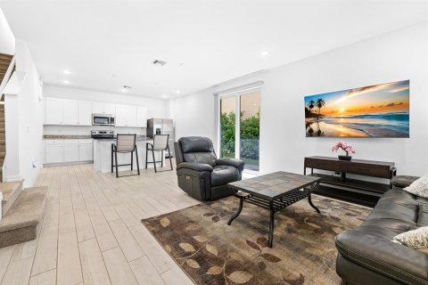 Casa en venta en Port St. Lucie, Florida, 3 dormitorios, 147.16 m2 № 2416112 - foto 2