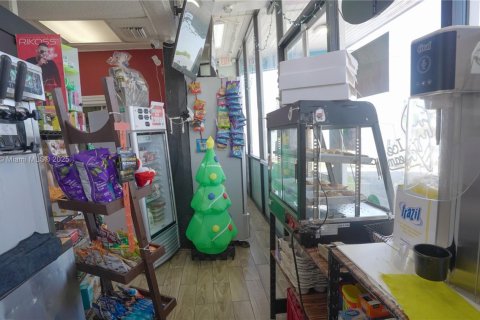 Immobilier commercial à vendre à Miami, Floride № 1936335 - photo 18