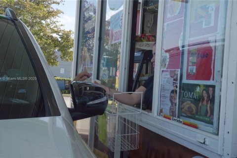Immobilier commercial à vendre à Miami, Floride № 1936335 - photo 9