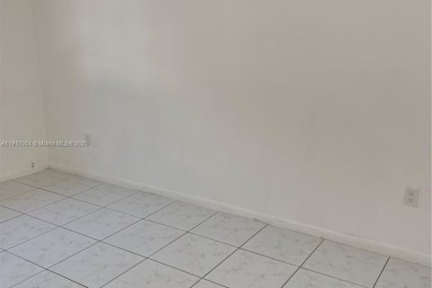 Appartement à louer à Miami, Floride: 2 chambres, 1947.05 m2 № 1972277 - photo 14