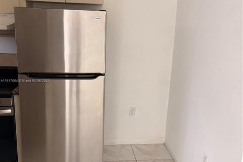 Appartement à louer à Miami, Floride: 2 chambres, 1947.05 m2 № 1972277 - photo 8