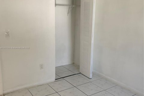 Appartement à louer à Miami, Floride: 2 chambres, 1947.05 m2 № 1972277 - photo 15