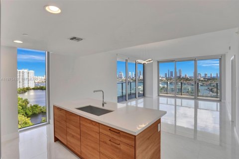 Condominio en North Miami Beach, Florida, 3 dormitorios  № 2038458
